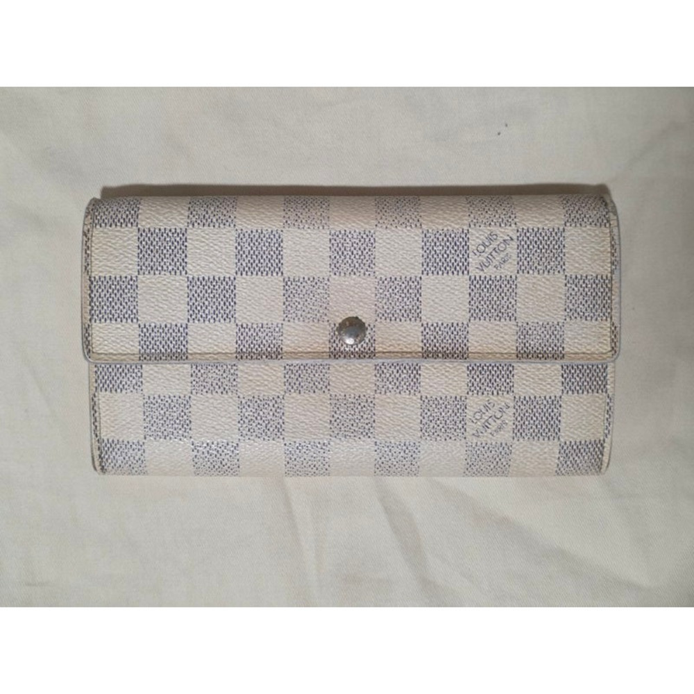 * EXCLUSIVE * Hopescope Louis Vuitton Wallet and Signed Photo - Picture 4 of 10